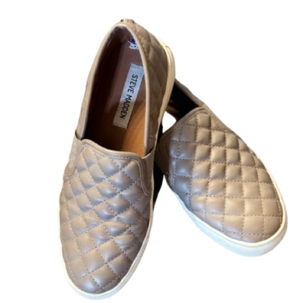 Steve Madden Woman’s Ecentrcq Slip on sneaker